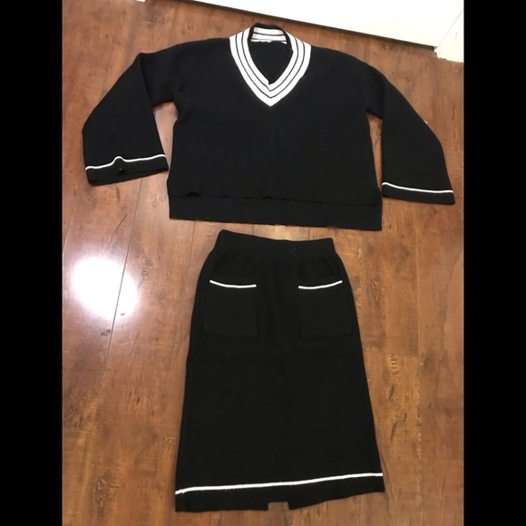 Black/White V-neckline Sweater and Skirt Knit Set - Picture 7 of 13